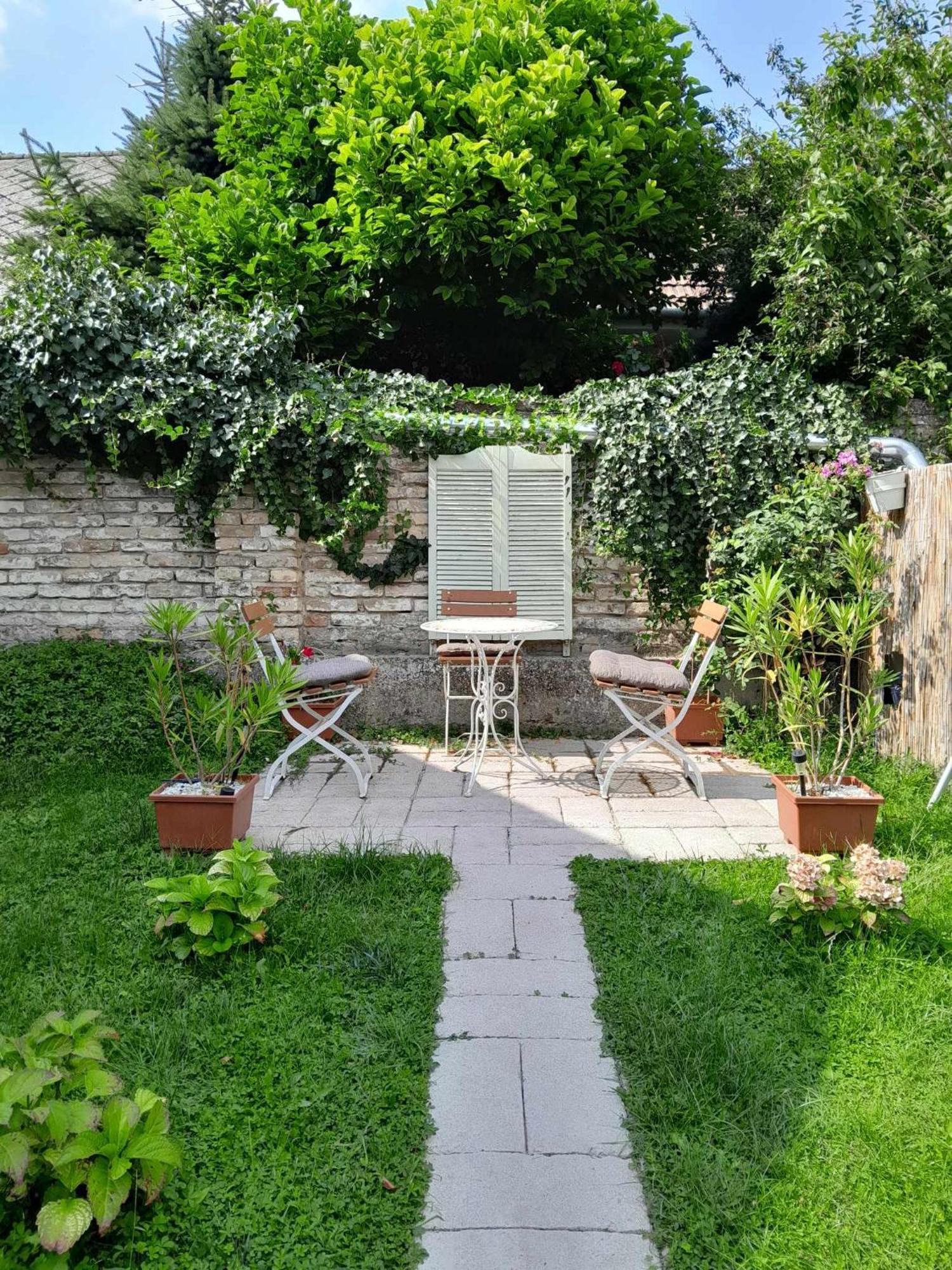 Edina Vintage Vendégház Mosonmagyaróvár Esterno foto