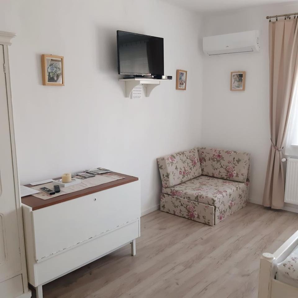 Edina Vintage Vendégház Mosonmagyaróvár Esterno foto