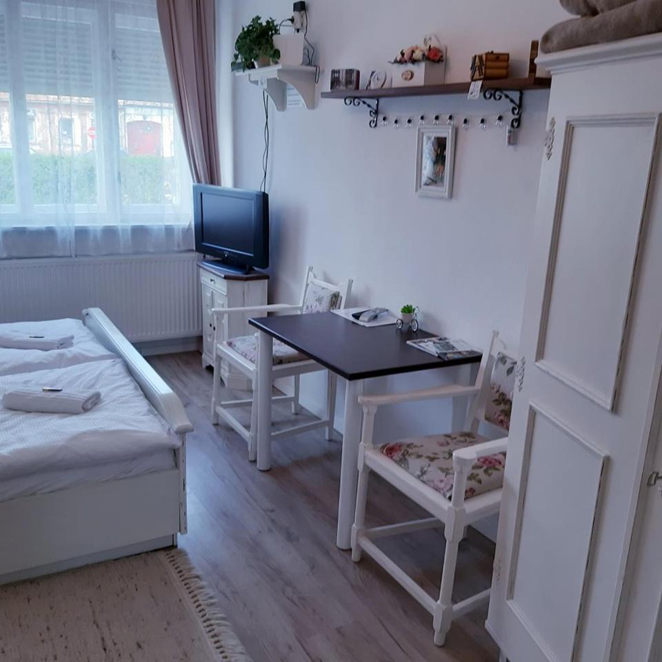 Edina Vintage Vendégház Mosonmagyaróvár Esterno foto