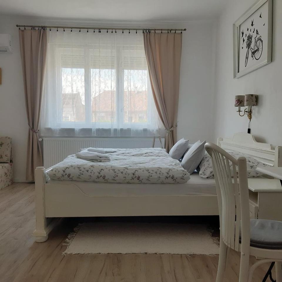 Edina Vintage Vendégház Mosonmagyaróvár Esterno foto